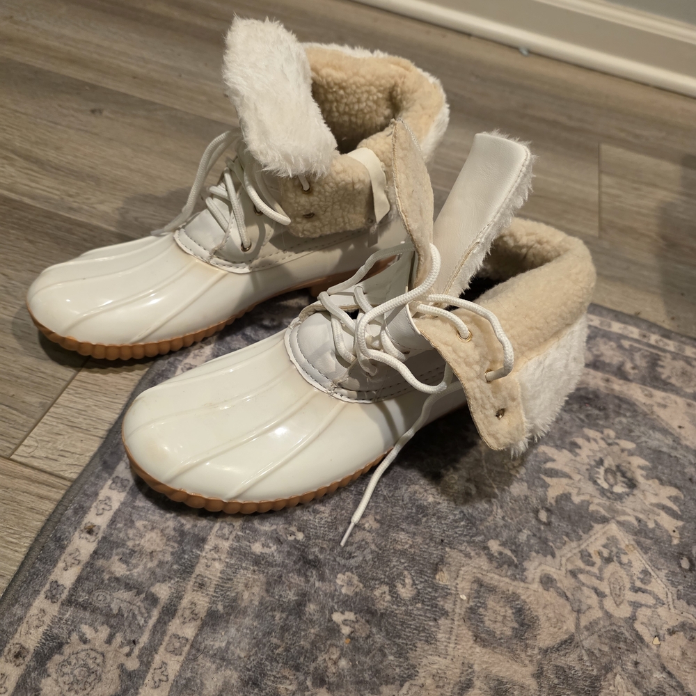 Women's Cream and Tan Winter Boots